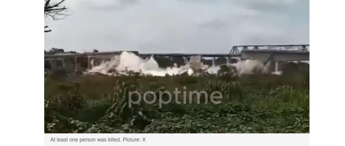 Pod prăbușit. Acid sulfuric în râu