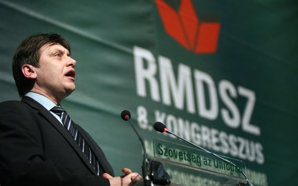 Trădare națională la nivel înalt. Comisia pentru revizuirea Constituției bătuse palma cu UDMR pentru a le ceda o parte din teritoriul și autoritatea publică a Statului Român