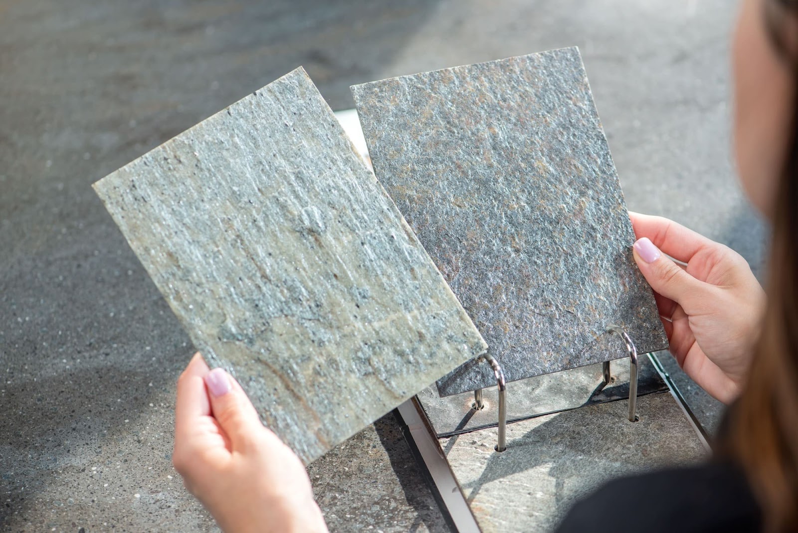 Ce sunt lastrele din piatră naturală și cum pot fi folosite în amenajări?