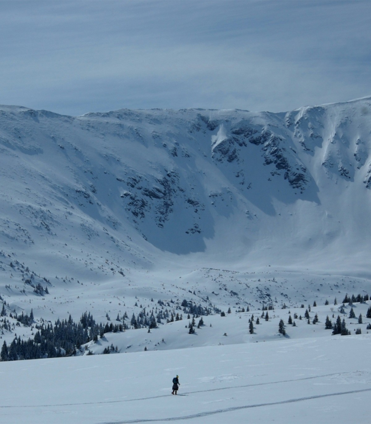 Au înghețat apele, zăpada are 30 de centimetri în Munţii Rodnei