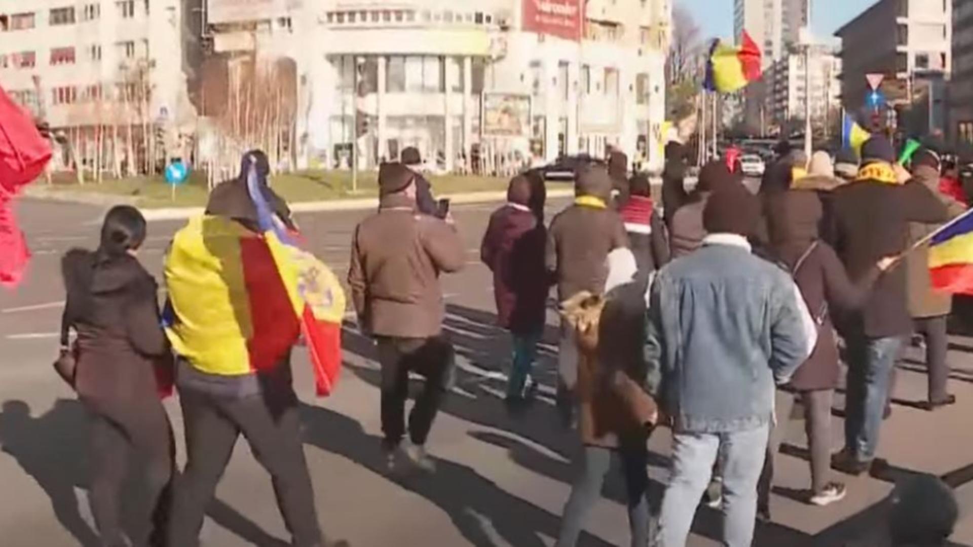 (VIDEO) Manifestaţie a susţinătorilor lui Georgescu în Piaţa Victoriei