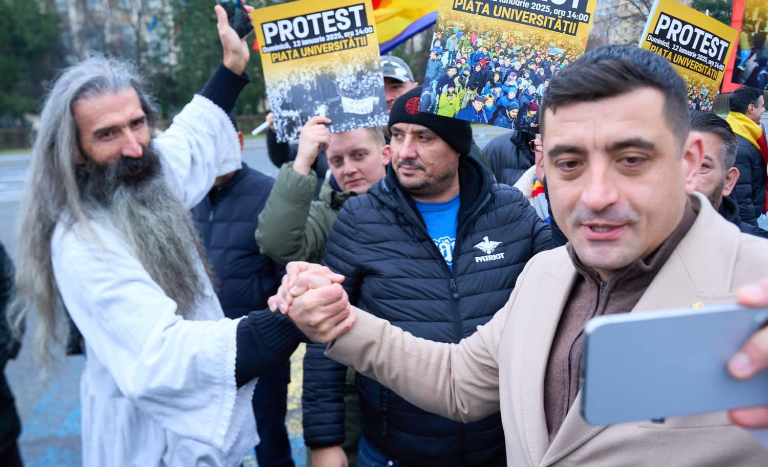 (VIDEO) S-a protestat iar la Guvern. George Simion a ieşit şi el