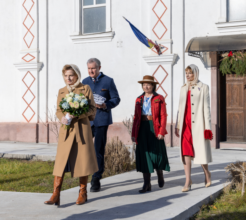 Cine a plătit vizitele făcute de Familia Regală a României