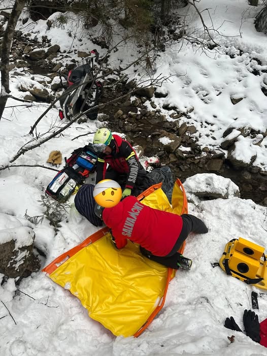 Turist străin, mort după un accident cu snowmobilul