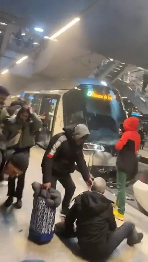 (VIDEO) Ciocnire între două tramvaie la Strasbourg. Zeci de răniți
