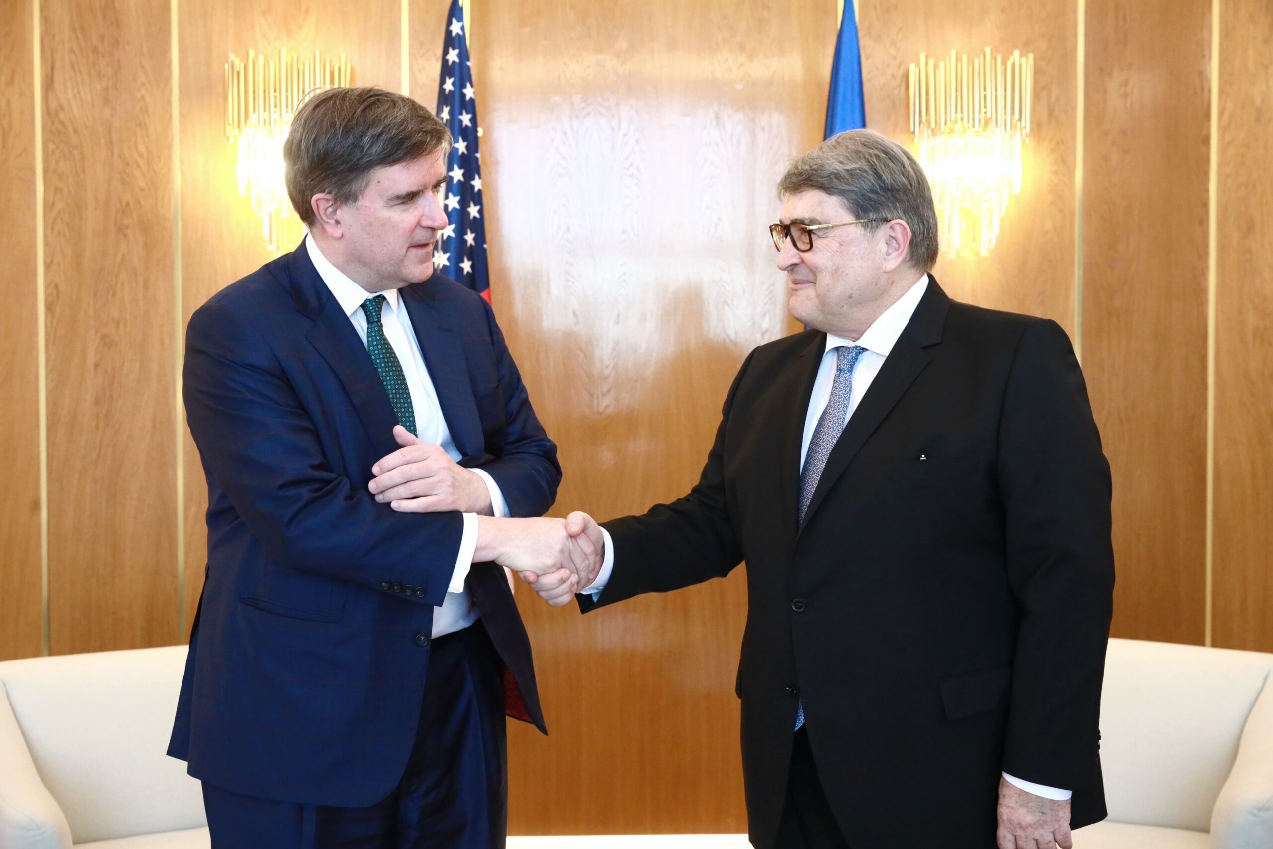 Un oficial american a venit la București