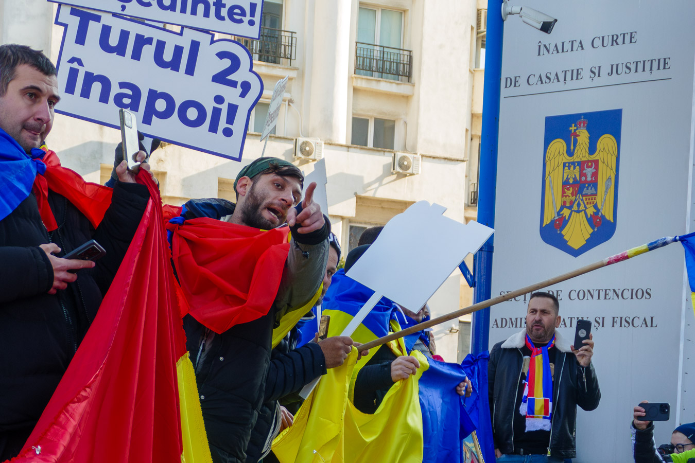 (Fotoreportaj) La curtea Înaltei Curți