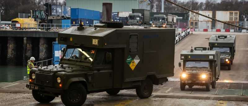 Sute de vehicule militare străine vin în România