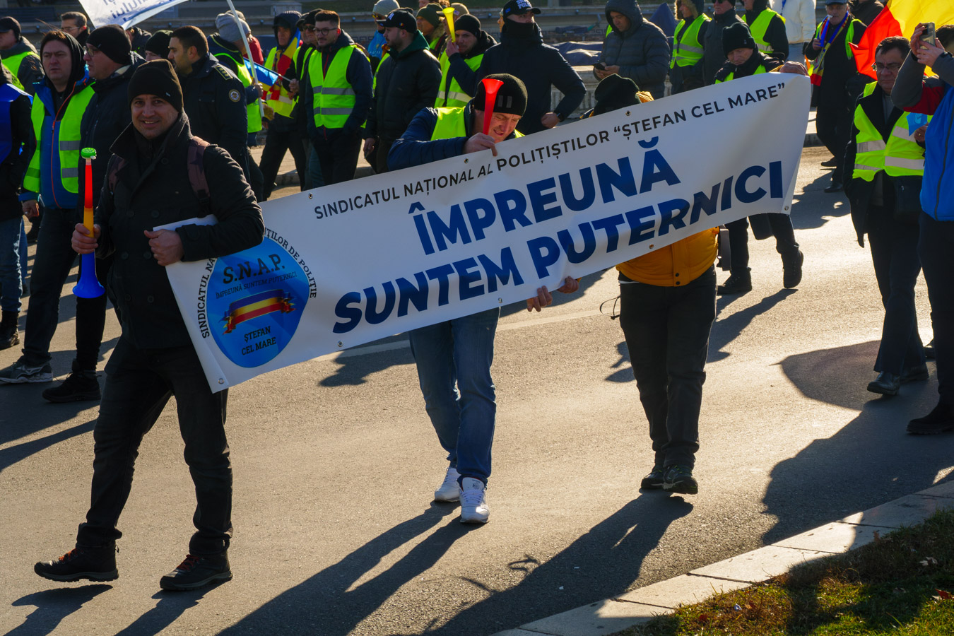 Protest uriaș la poarta lui Ciolacu