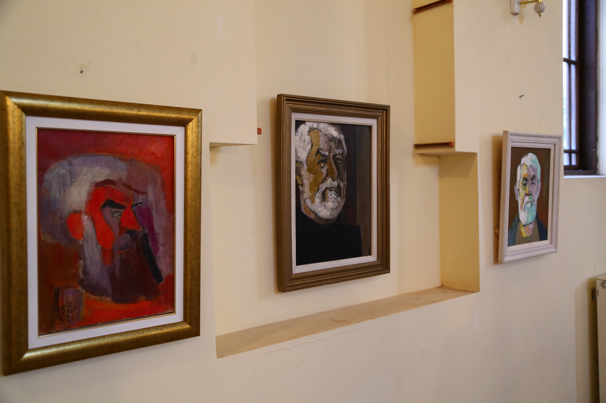 Părinții l-au trimis „să se facă doctor”, dar destinul a fost altul