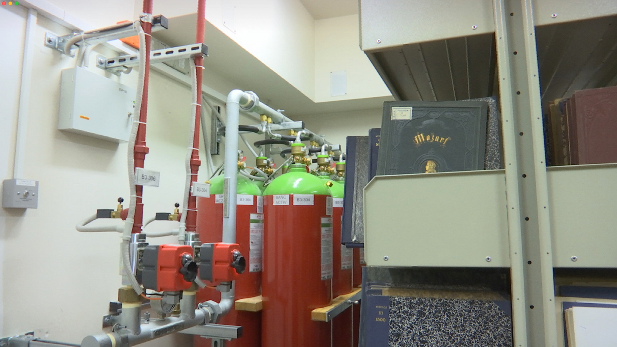 Tezaurul Bibliotecii Academiei Române protejat cu metode moderne