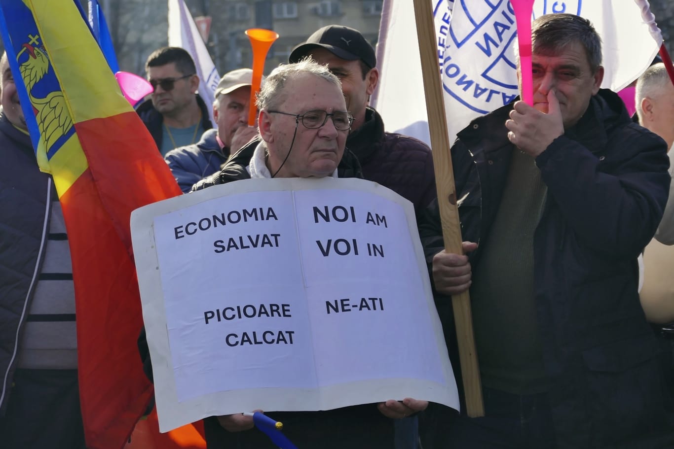 (Fotoreportaj) S-a dus în scaun cu rotile la protest