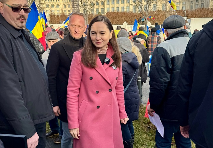 „PSD, PNL și UDMR îl țin în funcție pe uzurpatorul Iohannis”