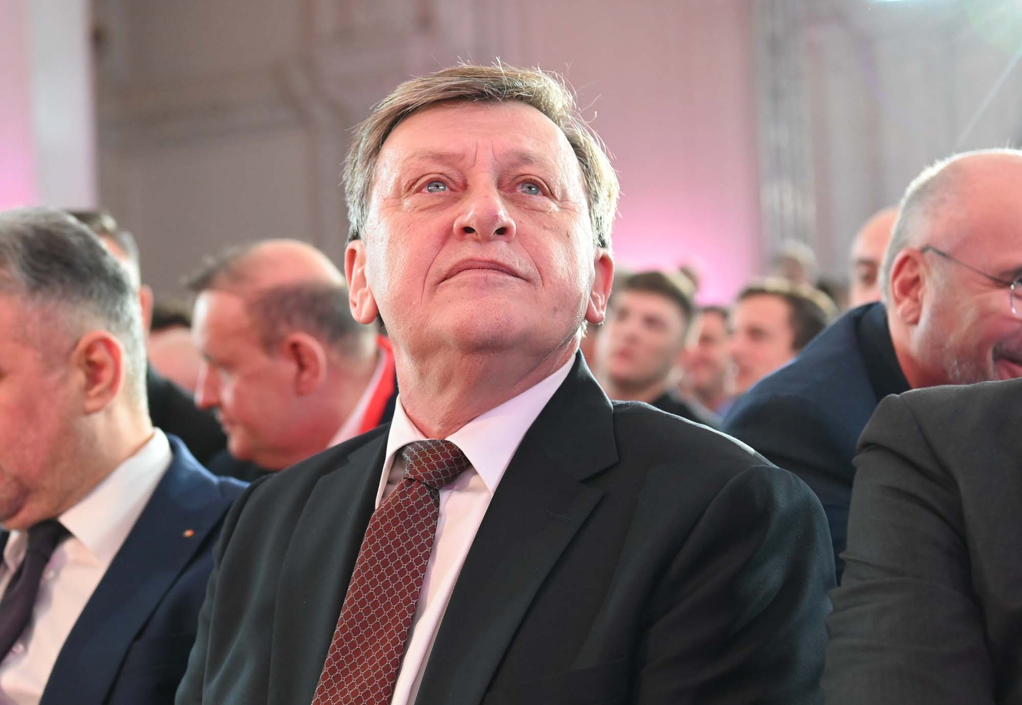 Antonescu. ”Nu vrea dl Vance să vorbim despre câte dosare politice s-au făcut sub oblăduirea Ambasadei SUA?”