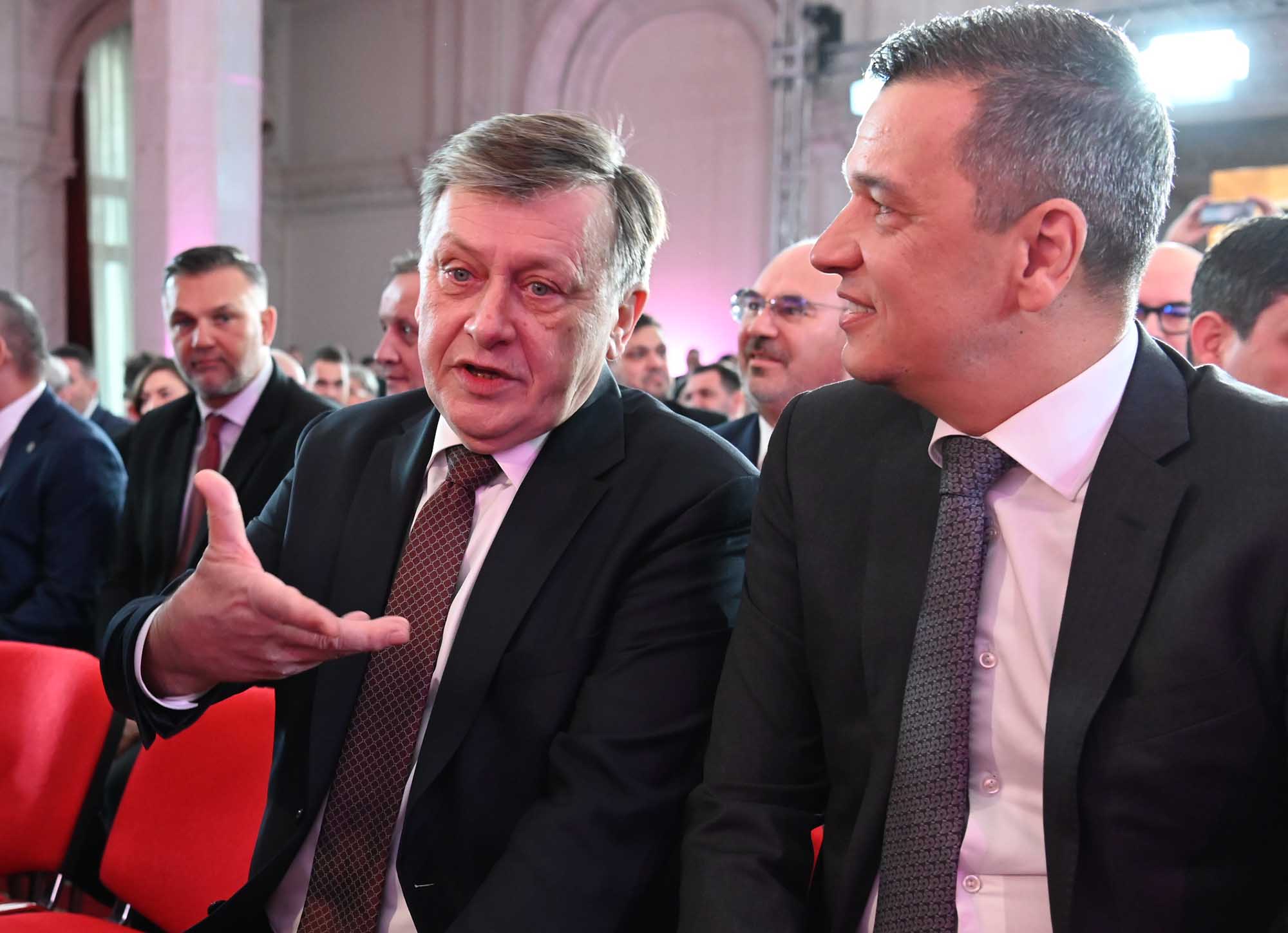 Crin Antonescu își ironizează contracandidatul: „Acest Petrache Lupu”