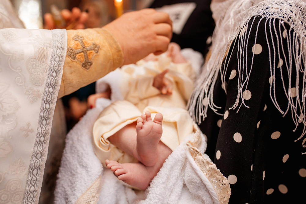 Tendințe în designul invitațiilor de botez pentru anul acesta