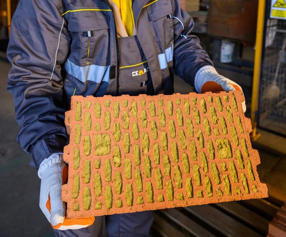 Cărămida cu vată bazaltică – soluția premium pentru construcții de top!