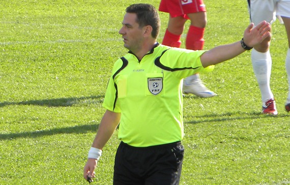 Legătura ciudată dintre arbitrul VAR de la Petrolul – UTA și clubul prahovean