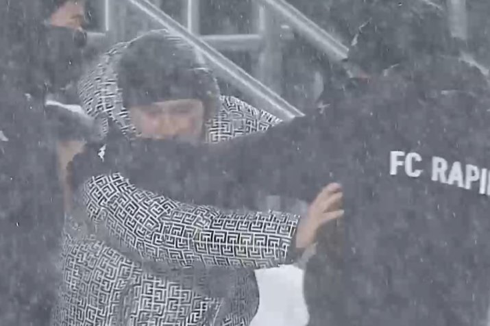 „Șumi a lins clanța la Rapid și acum joacă teatru“