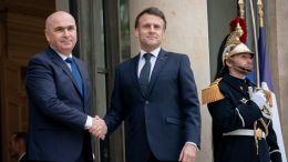 Bolojan, după întâlnirea cu Macron: Prezența militară va fi consolidată