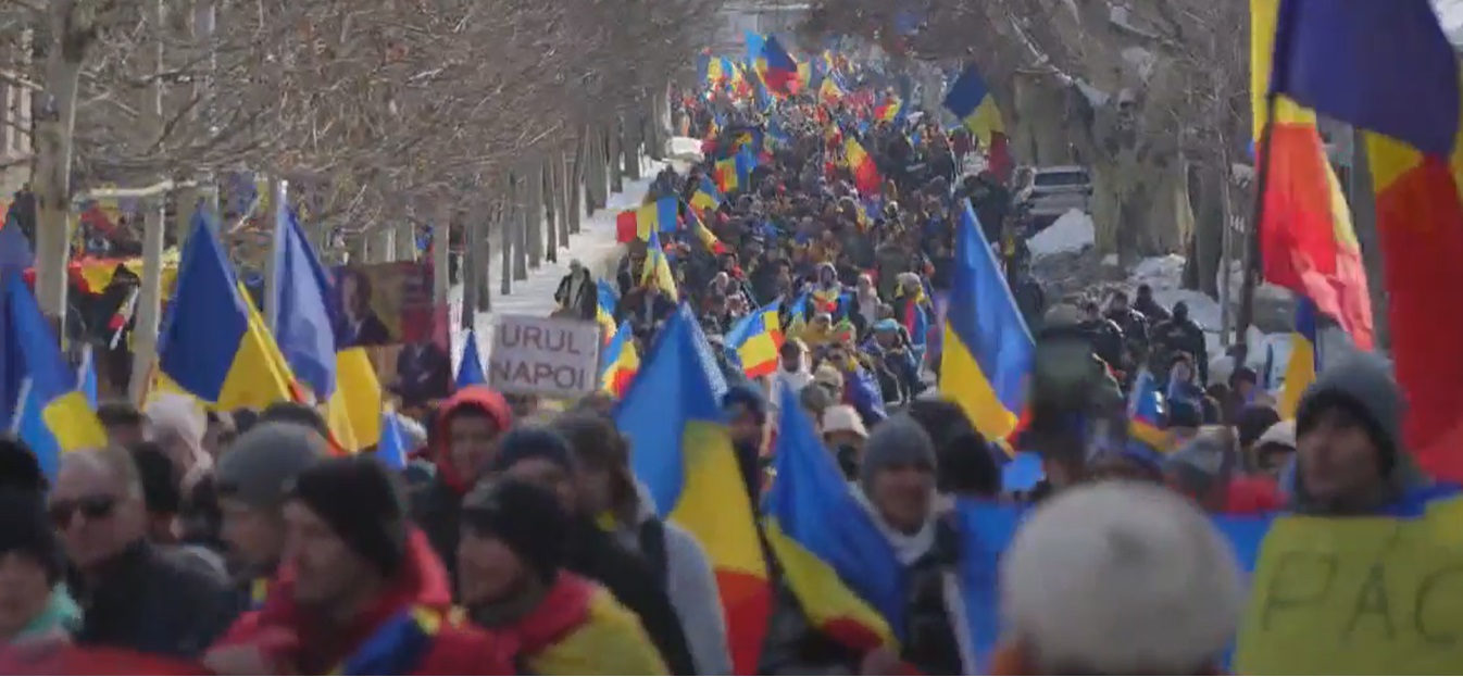 (VIDEO) Marș pe străzile Bucureștiului: ”A plecat Dulapul, să plece și Ciolacu!”