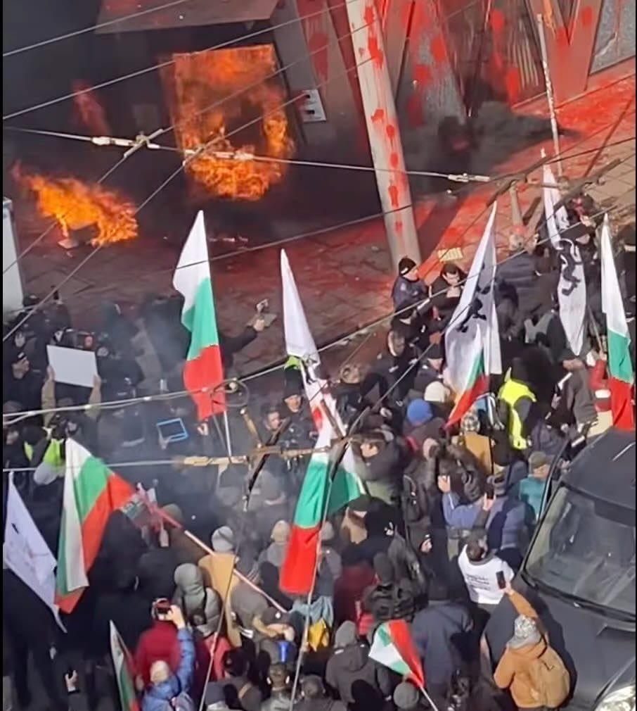 Reprezentanța UE la Sofia, atacată cu cocktailuri Molotov