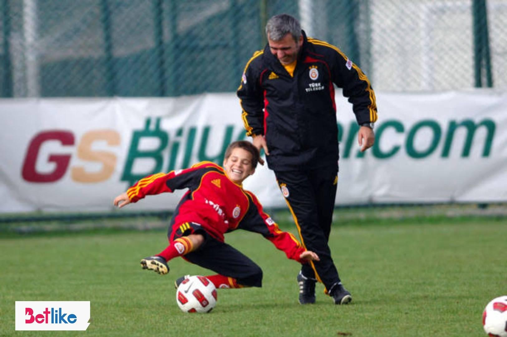 Ianis Hagi are de ales între Galata și Fenerbahce