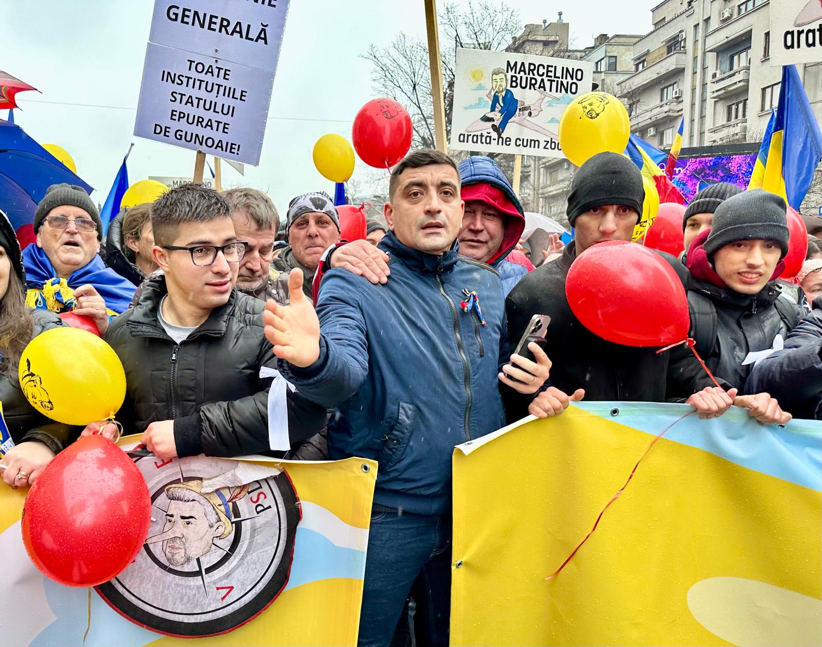 (VIDEO) Simion: ”E cel mai mare miting antiguvernamental, am venit pentru democrație!”