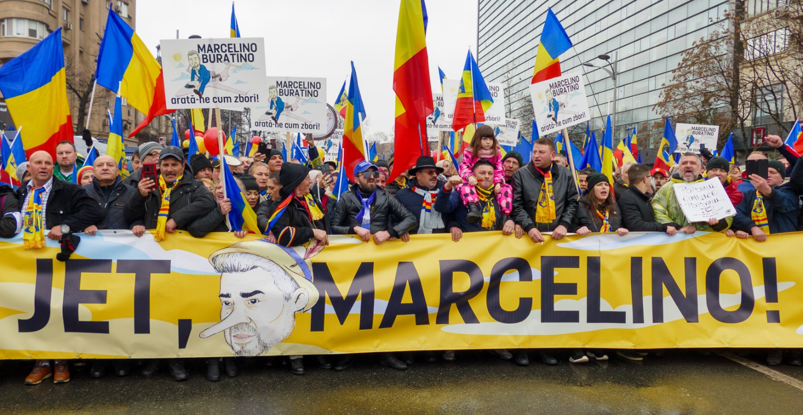 (Fotoreportaj) Clinchet la urechea Guvernului