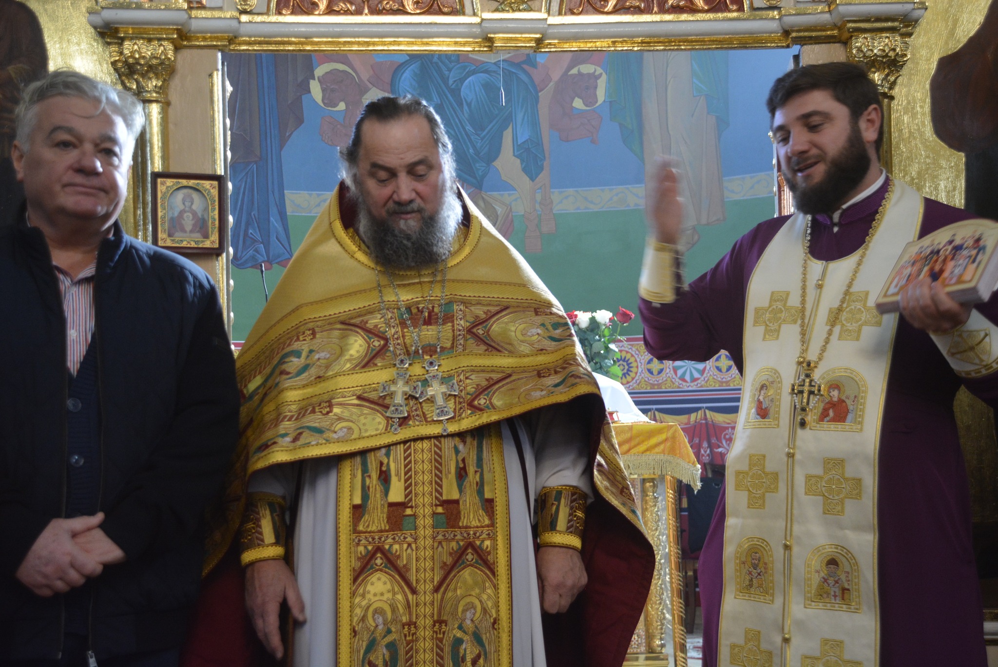 Percheziții la un protopop din Cernăuți, înaintea vizitei unei delegații românești