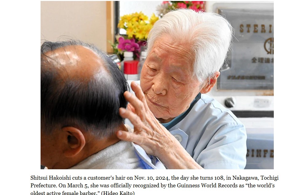 Are 108 ani, dar încă lucrează