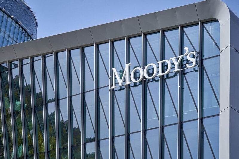 Moody’s ar putea înrăutăți ratingul României