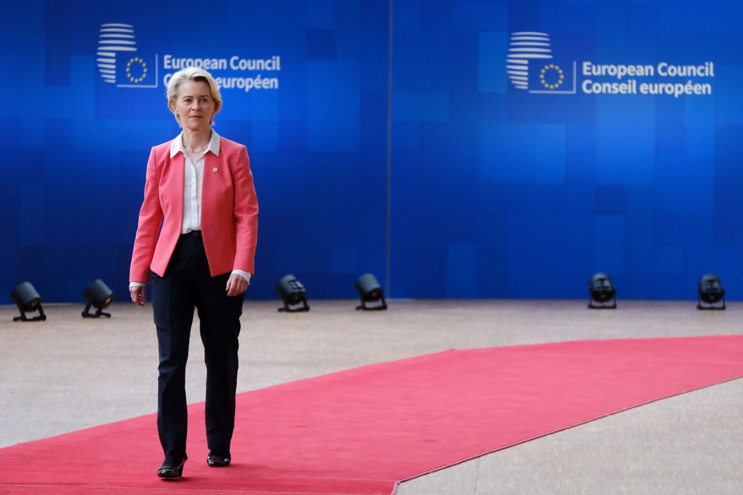 De ce vine Ursula von der Leyen în România