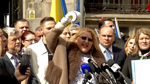 Îi bate Şoşoacă? Semnul e clar