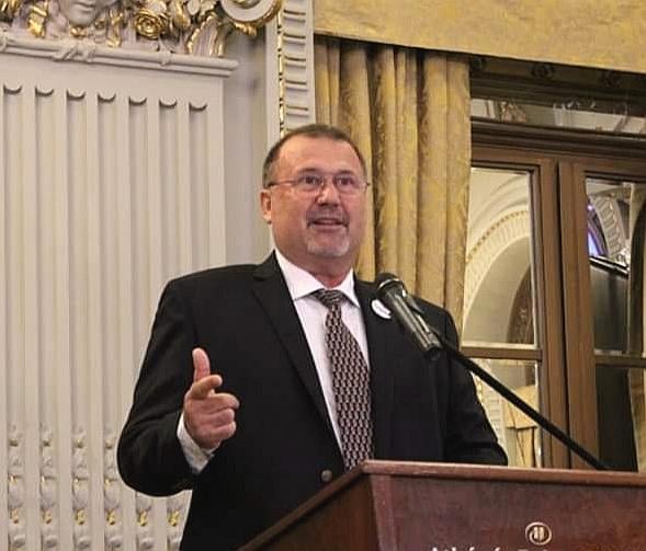 Un român care a emigrat în SUA insistă să fie președinte