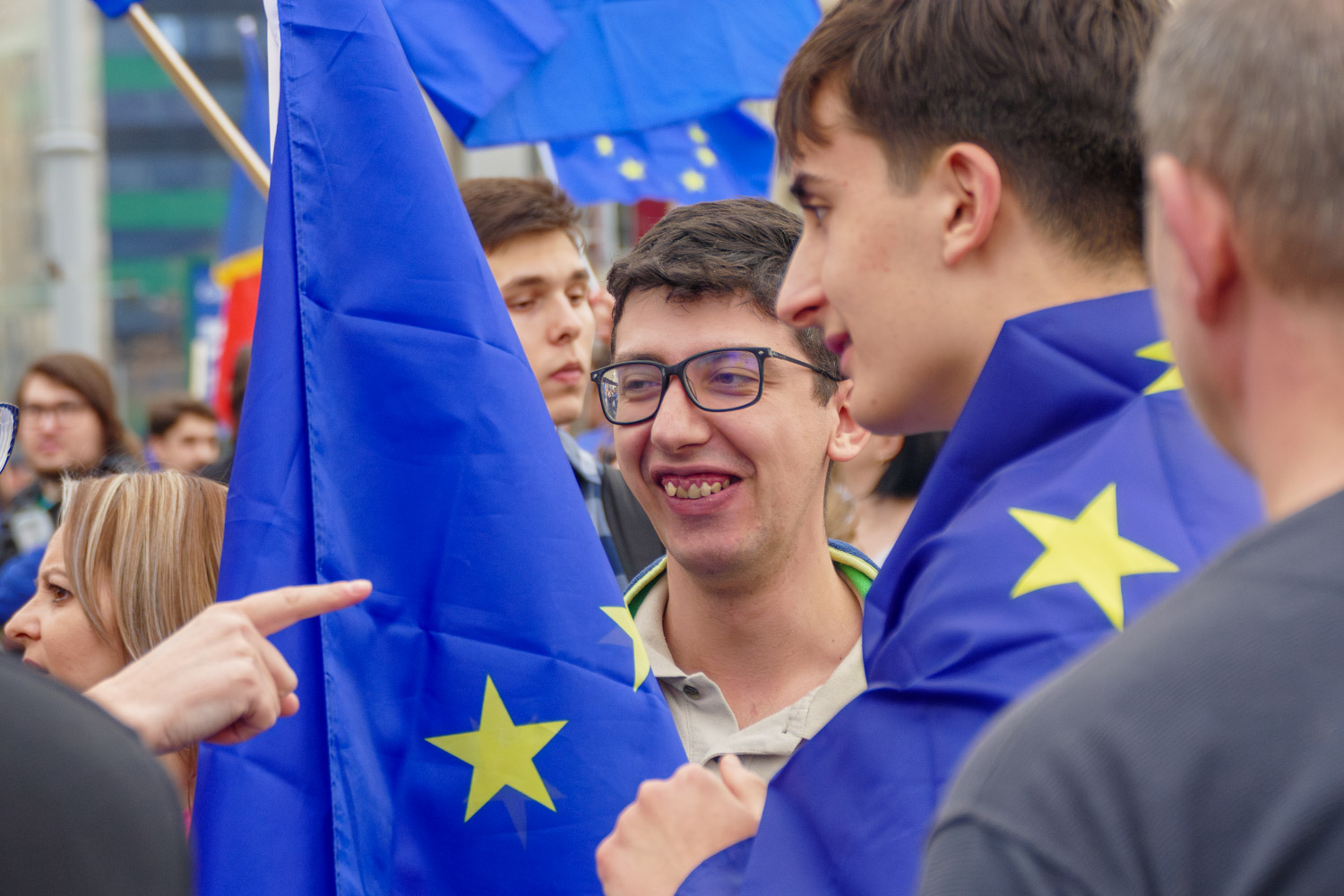 Corlățean și-a șters mesajul despre Soros și proteste
