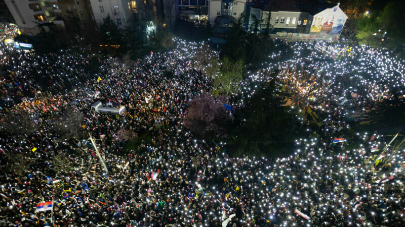 ”Tunul sonic„. Controverse privind protestele din Serbia
