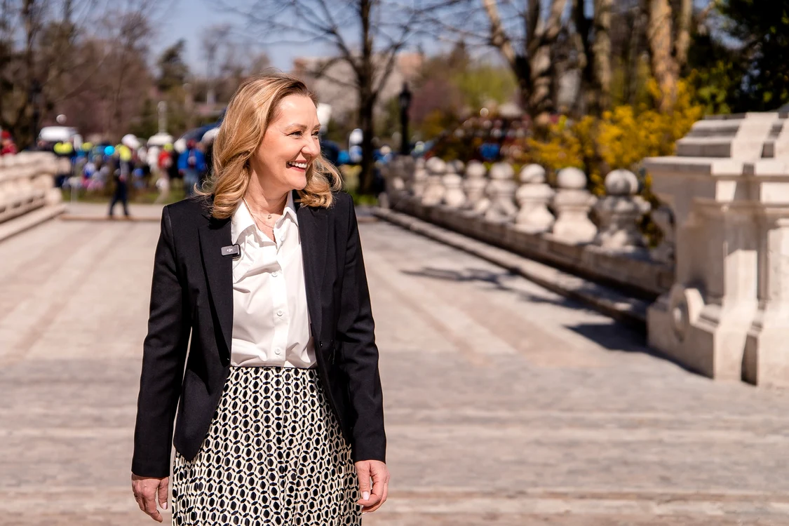 Lasconi la poarta Cotroceniului