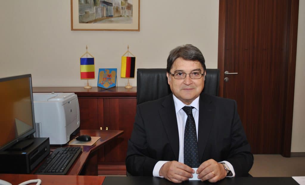 Ambasadorii sistemului și frica de vocea poporului