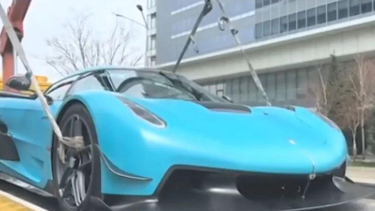 Atmosferă în centrul Capitalei. Frații Tate s-au făcut de râs