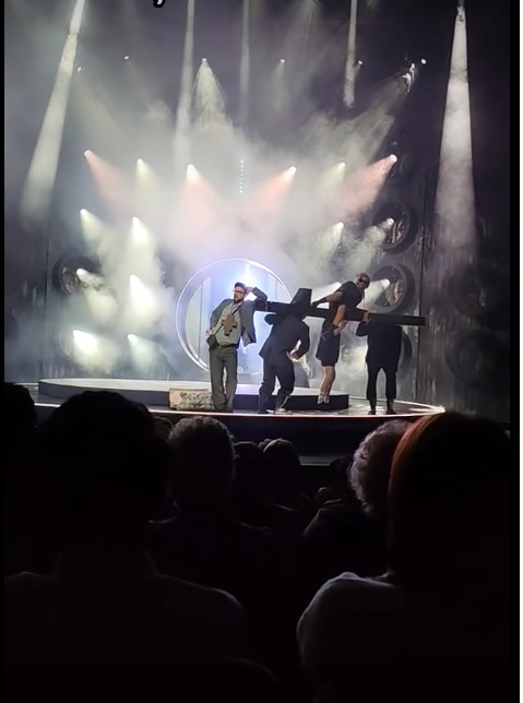 (VIDEO) Scandal din cauza unei piese de teatru contestate de Biserică