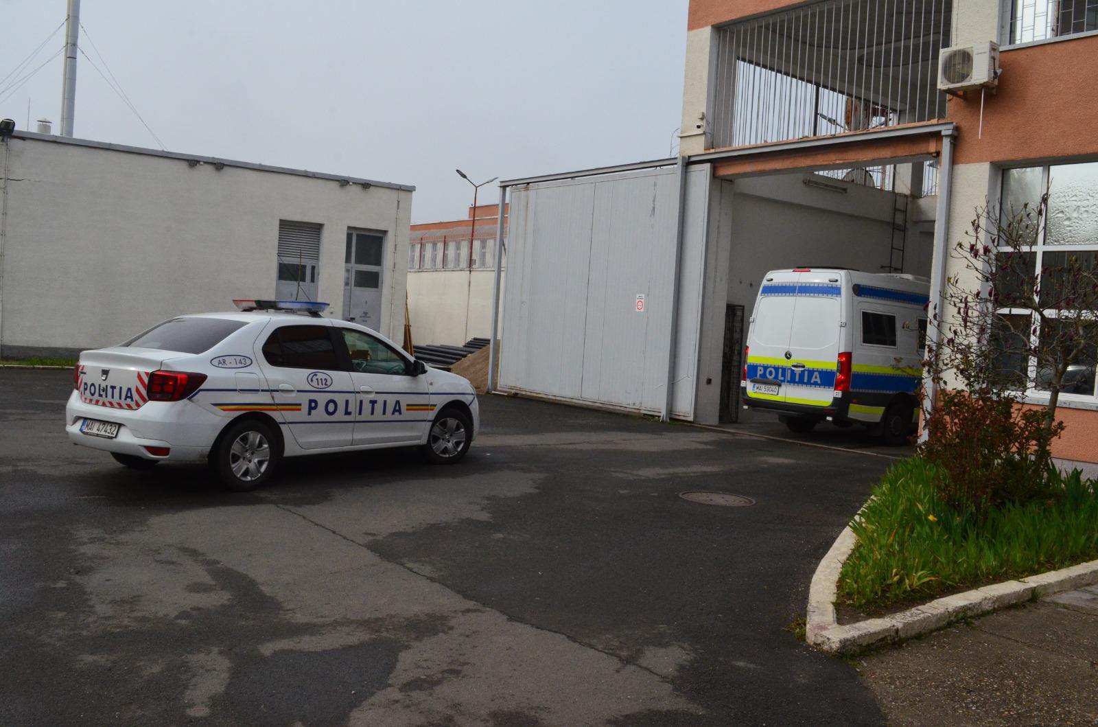 Nouă liceeni în spatele gratiilor