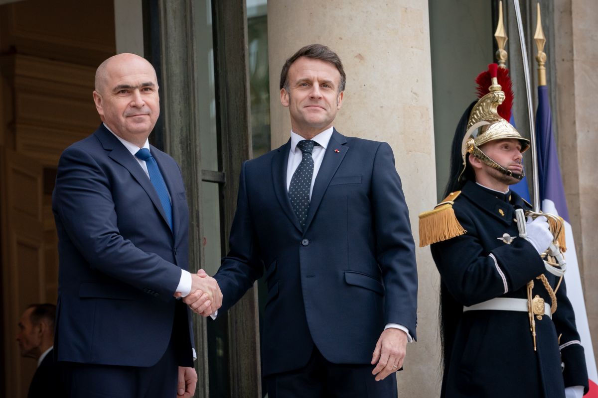 (VIDEO) Bolojan, primit la Palatul Elysee