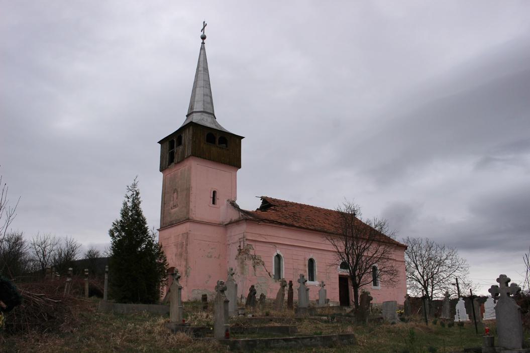 Biserica ctitorită de familia lui Ioan Budai Deleanu, la un pas de prăbușire
