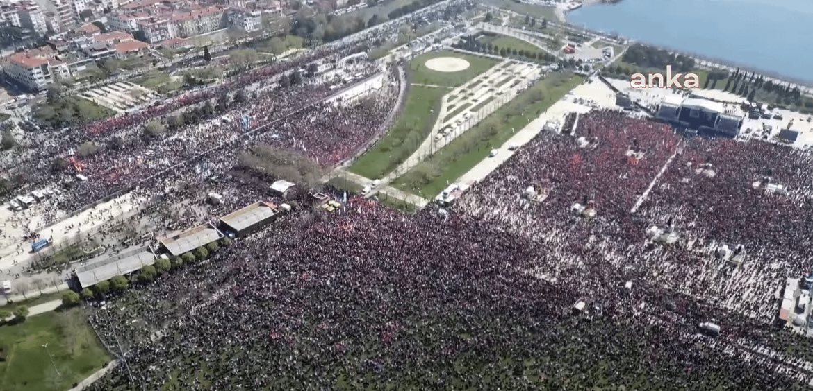 Protest cu zeci de mii de oameni la Istanbul – imagini