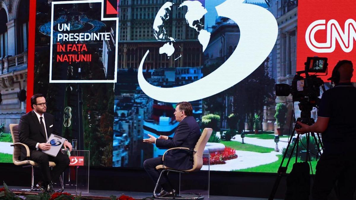 Carnaval electoral cu zîmbre și sclipici