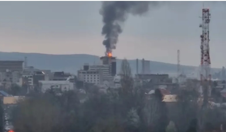 Misterul fumului gros de la rafinăria Lukoil din Ploiești