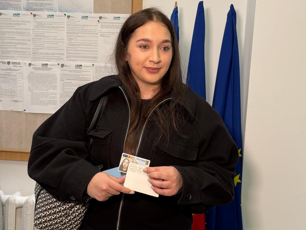 Prima carte electronică de identitate, eliberată  