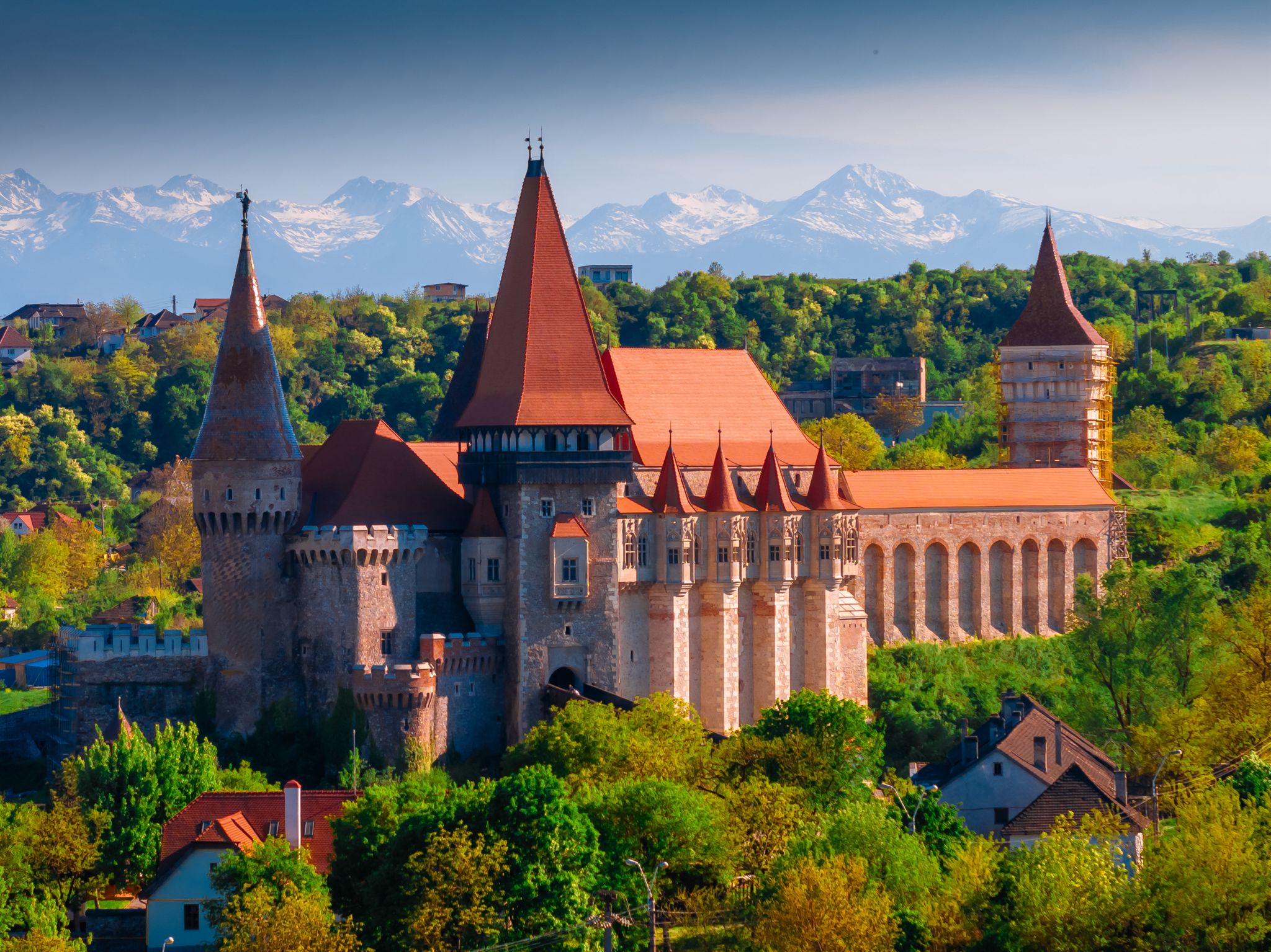 Castelul Corvinilor își așteaptă vizitatorii