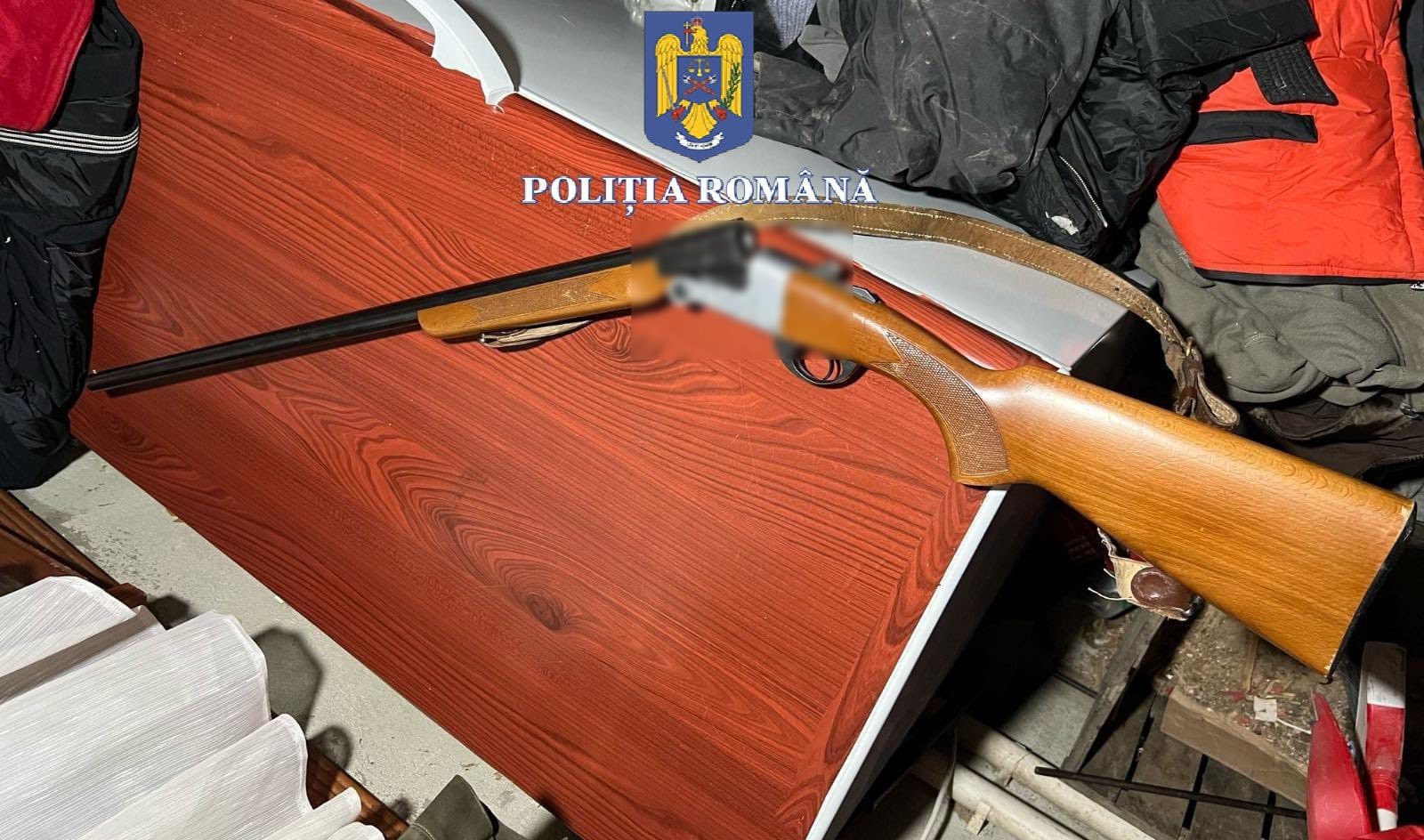 Percheziții într-un dosar cu arme și muniții